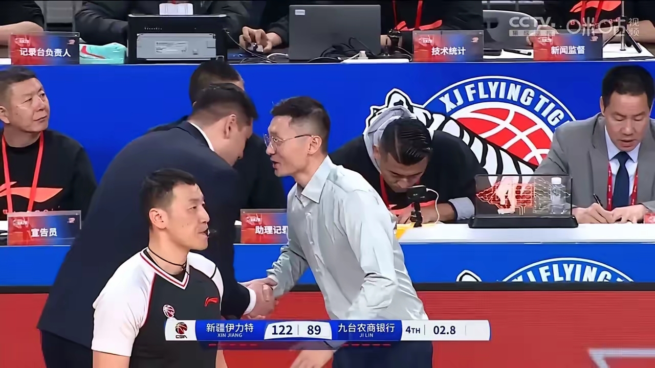 新疆男篮大胜一仗，球员们斗志昂扬的简单介绍
